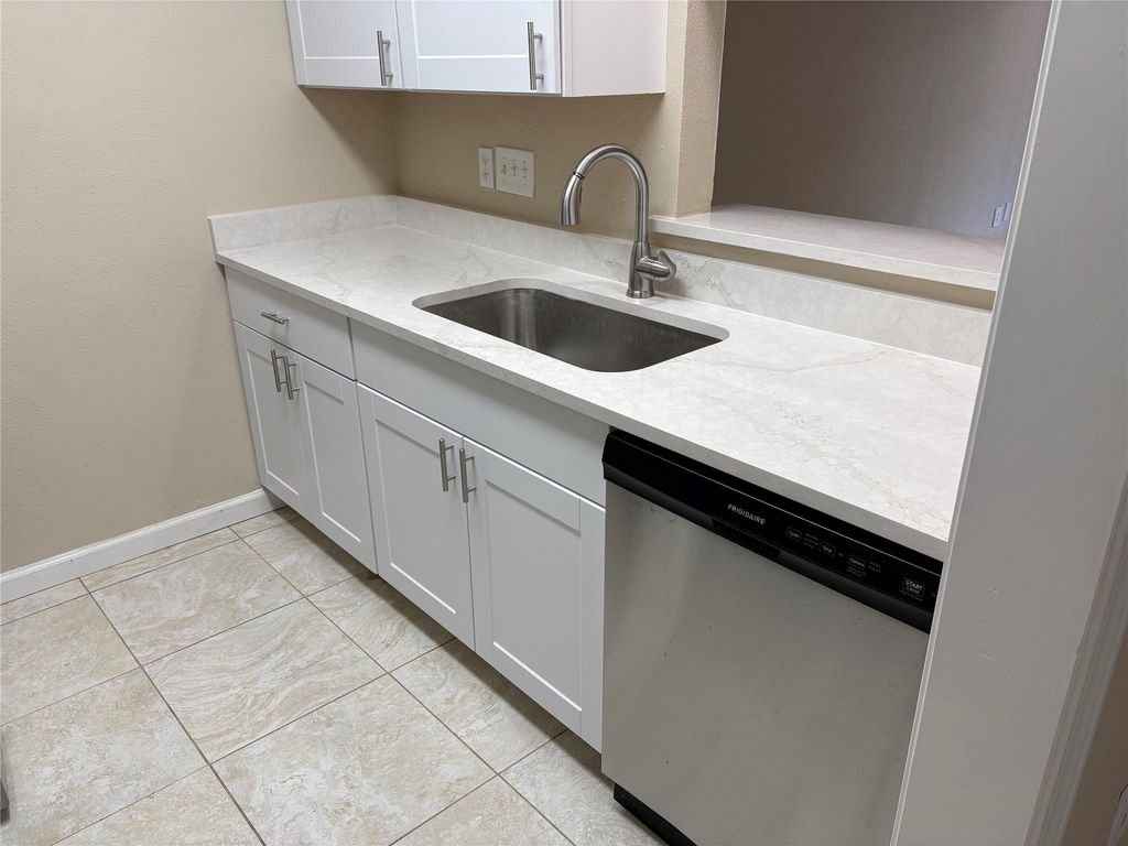 4645 Wild Indigo Street 366, Houston, TX 77027