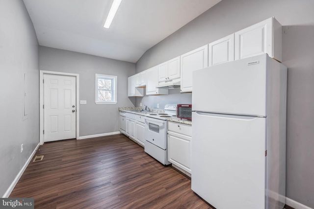 2118 E HOFFMAN ST, Baltimore, MD 21213