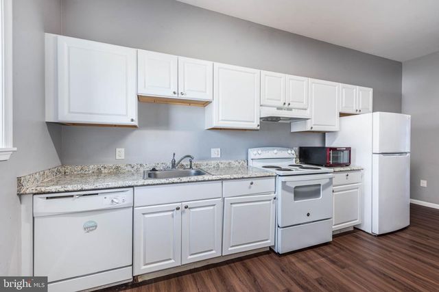 2118 E HOFFMAN ST, Baltimore, MD 21213