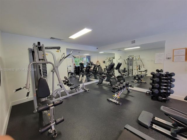 4550 NW 9th St 512E, Miami, FL 33126