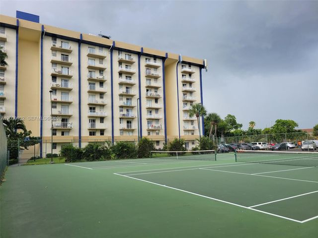 4550 NW 9th St 512E, Miami, FL 33126