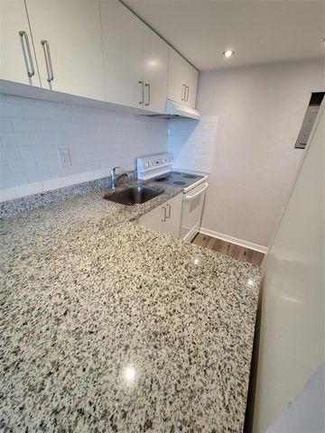 4550 NW 9th St 512E, Miami, FL 33126