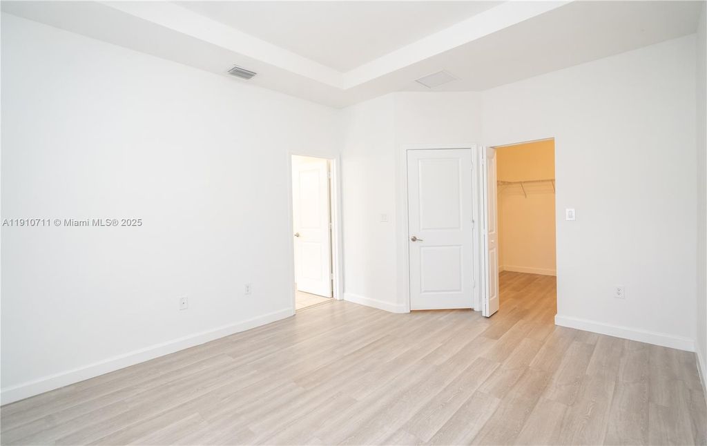 Image 15 of property listing at 11374 SW 254th Ter, Homestead, FL 33032