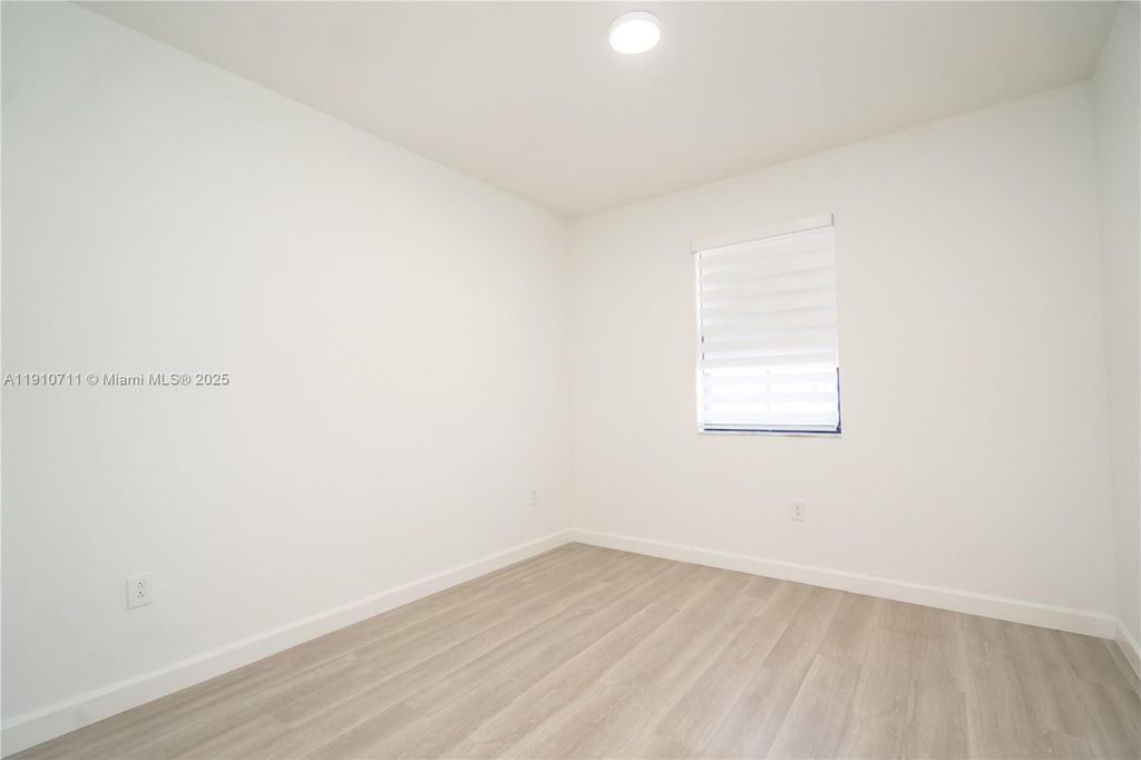 Image 27 of property listing at 11374 SW 254th Ter, Homestead, FL 33032