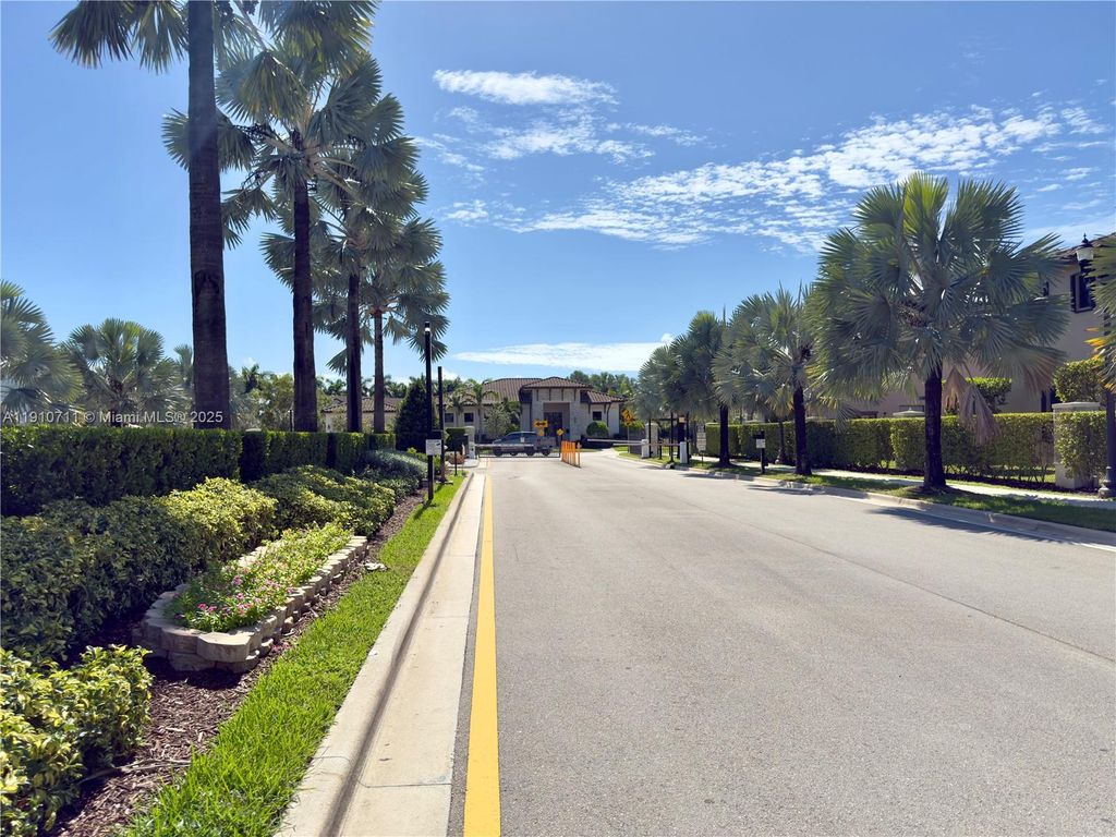 Image 40 of property listing at 11374 SW 254th Ter, Homestead, FL 33032