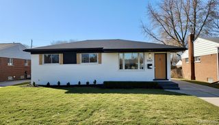 21425 Parkway Street, Saint Clair Shores, MI 48082