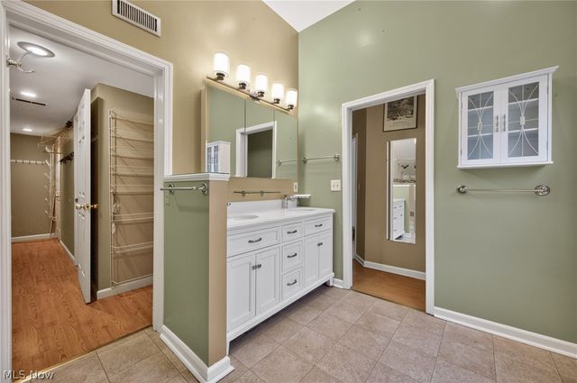 2223 Carabel Avenue, Lakewood, OH 44107