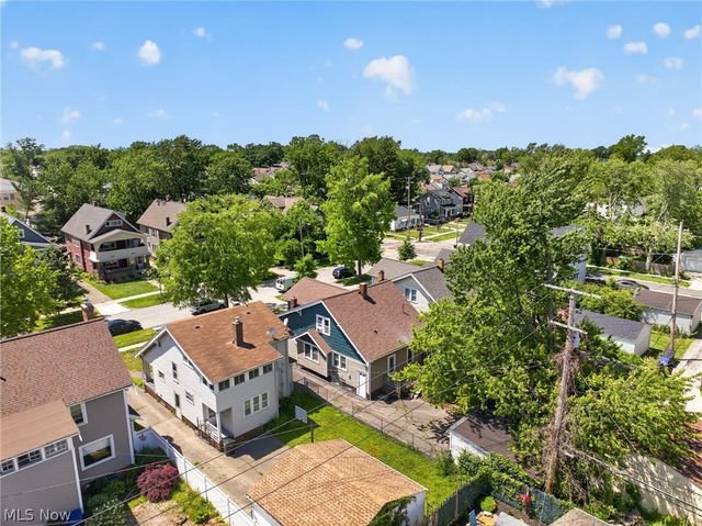 2223 Carabel Avenue, Lakewood, OH 44107