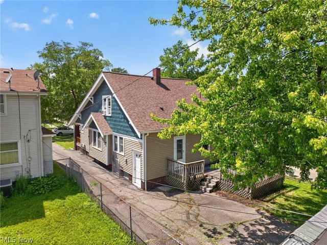2223 Carabel Avenue, Lakewood, OH 44107