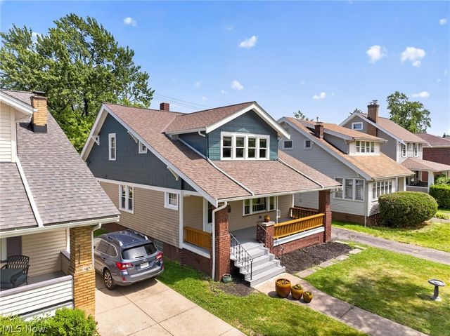 2223 Carabel Avenue, Lakewood, OH 44107