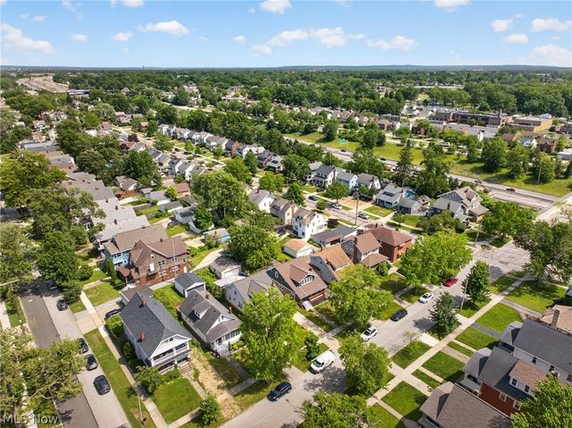 2223 Carabel Avenue, Lakewood, OH 44107