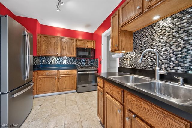 2223 Carabel Avenue, Lakewood, OH 44107