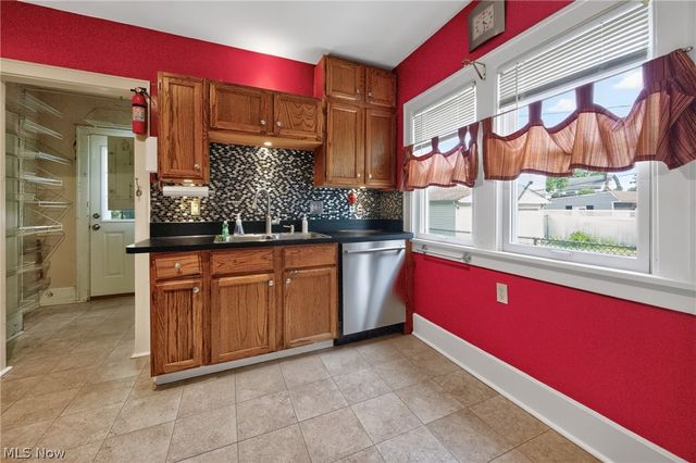 2223 Carabel Avenue, Lakewood, OH 44107