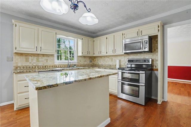 2072 Perrin Drive, Lawrenceville, GA 30043