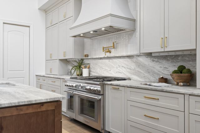 641 Brook Hollow Rd, Nashville, TN 37205