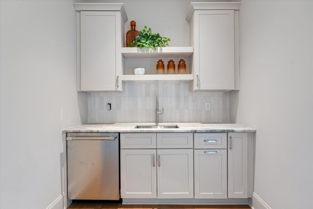 641 Brook Hollow Rd, Nashville, TN 37205