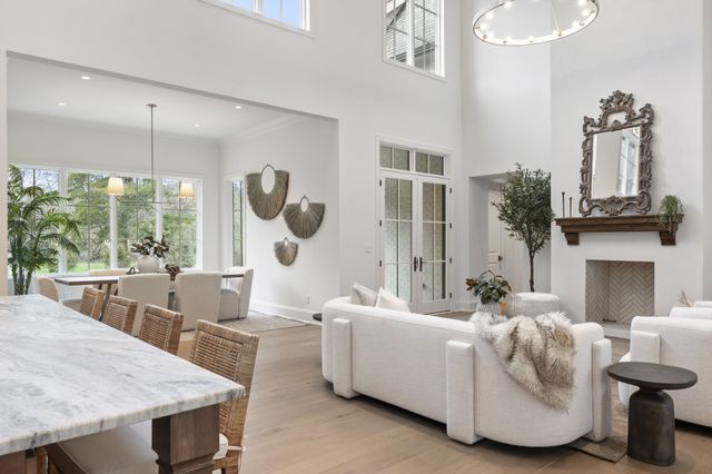 641 Brook Hollow Rd, Nashville, TN 37205