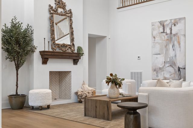 641 Brook Hollow Rd, Nashville, TN 37205