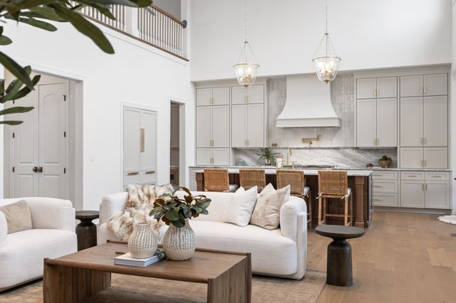 641 Brook Hollow Rd, Nashville, TN 37205