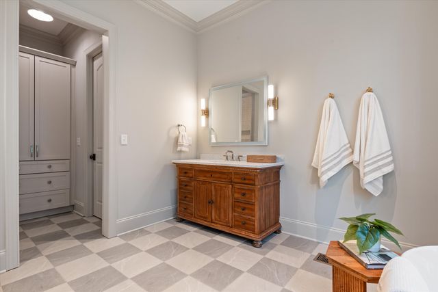 641 Brook Hollow Rd, Nashville, TN 37205