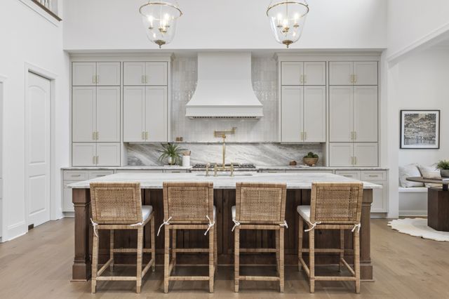 641 Brook Hollow Rd, Nashville, TN 37205