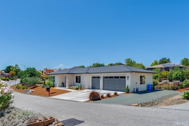 1520 Lyle Lane, Paso Robles, CA 93446
