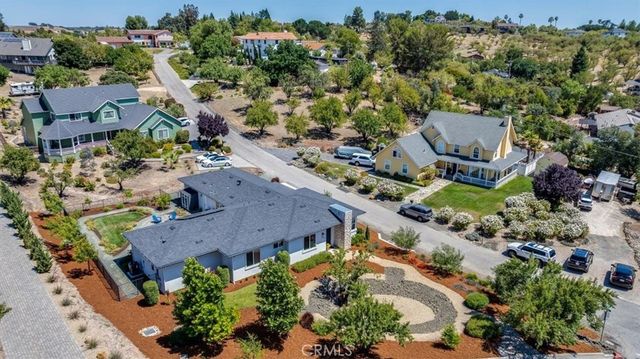 1520 Lyle Lane, Paso Robles, CA 93446
