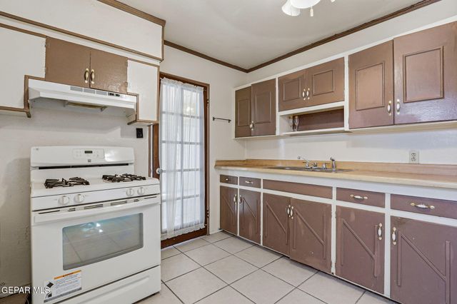 7863 LAURA Way, El Paso, TX 79915