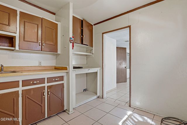 7863 LAURA Way, El Paso, TX 79915