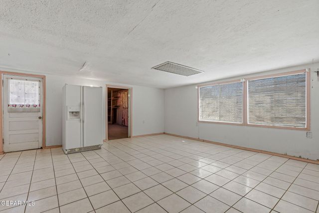 7863 LAURA Way, El Paso, TX 79915