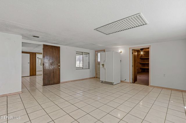 7863 LAURA Way, El Paso, TX 79915