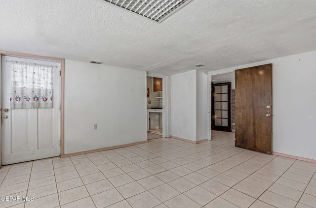 7863 LAURA Way, El Paso, TX 79915