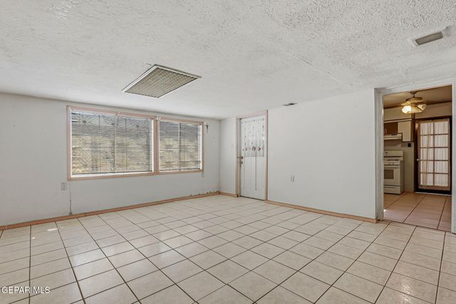 7863 LAURA Way, El Paso, TX 79915