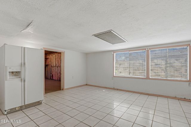 7863 LAURA Way, El Paso, TX 79915