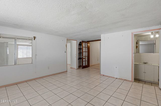 7863 LAURA Way, El Paso, TX 79915