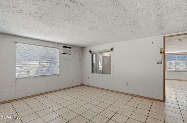 7863 LAURA Way, El Paso, TX 79915