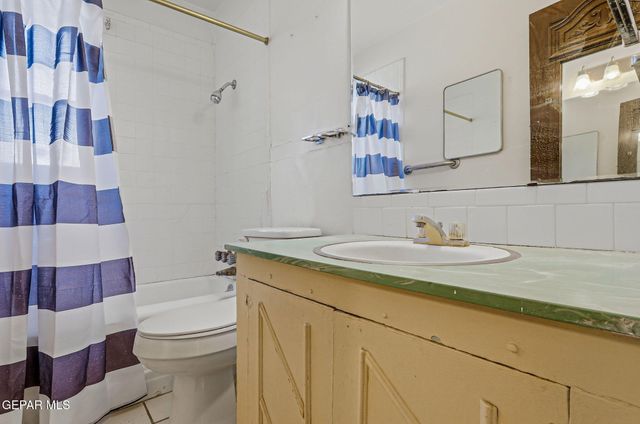 7863 LAURA Way, El Paso, TX 79915