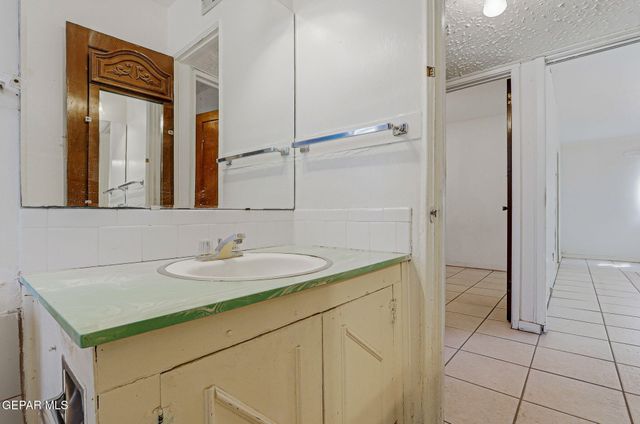 7863 LAURA Way, El Paso, TX 79915