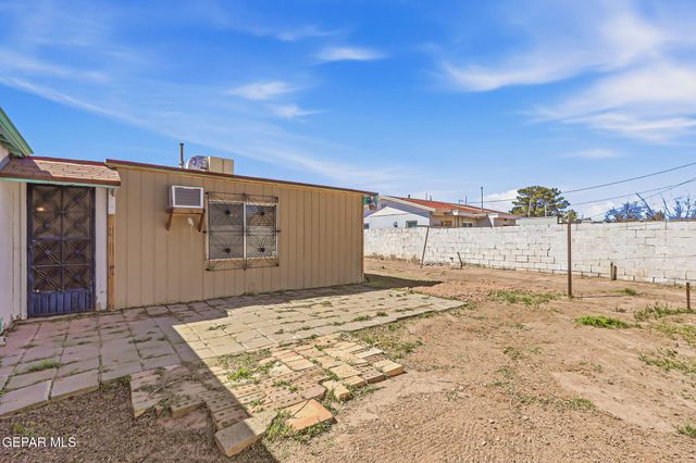 7863 LAURA Way, El Paso, TX 79915