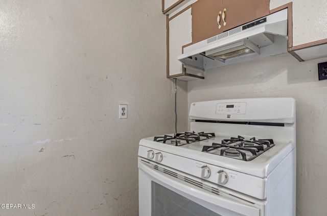 7863 LAURA Way, El Paso, TX 79915