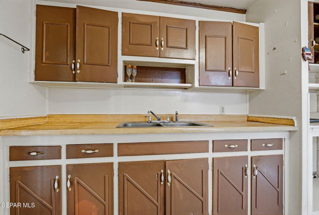 7863 LAURA Way, El Paso, TX 79915