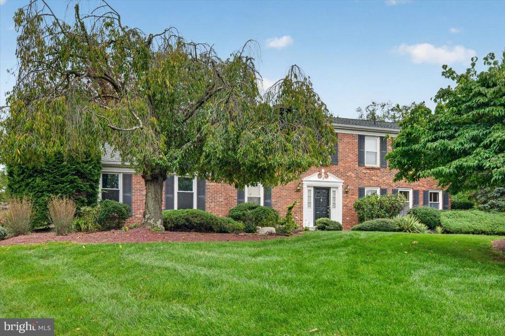 2 TRACEY DR, LAWRENCE TWP, NJ 08648 — exterior