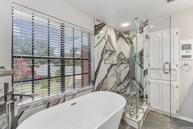 14806 Circle J Trl, Helotes, TX 78023