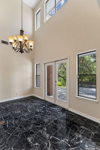 14806 Circle J Trl, Helotes, TX 78023