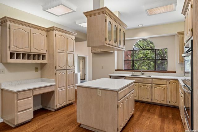 14806 Circle J Trl, Helotes, TX 78023