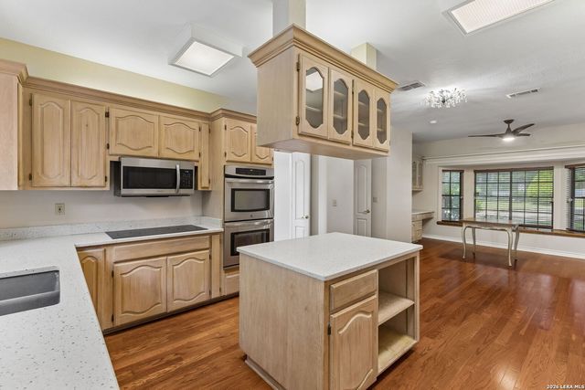 14806 Circle J Trl, Helotes, TX 78023