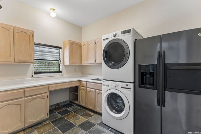 14806 Circle J Trl, Helotes, TX 78023