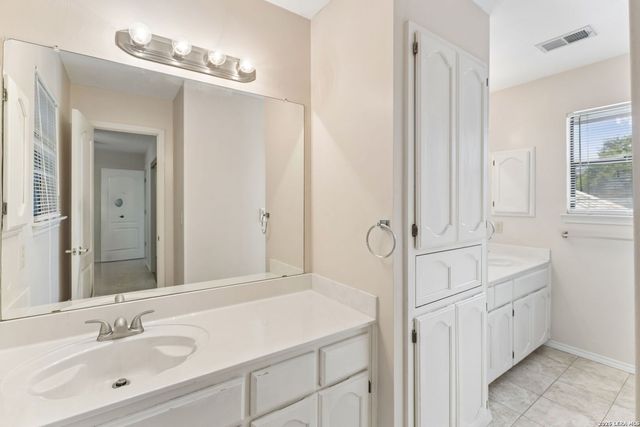 14806 Circle J Trl, Helotes, TX 78023