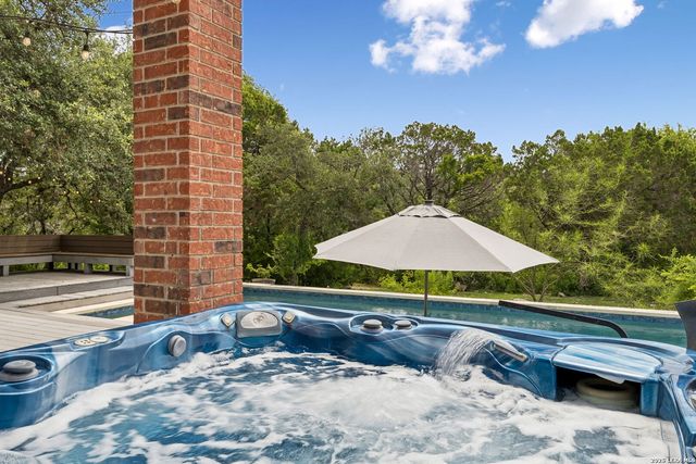 14806 Circle J Trl, Helotes, TX 78023