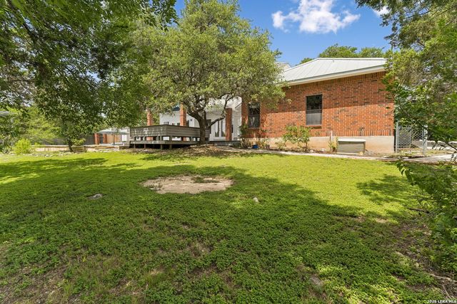 14806 Circle J Trl, Helotes, TX 78023